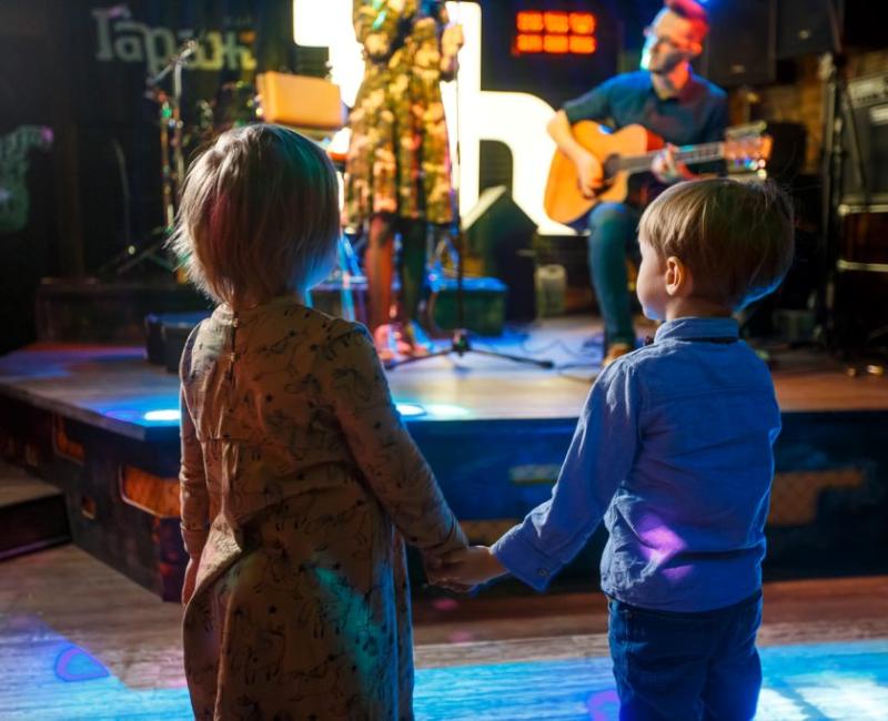 Семейный ужин / МОРЕ