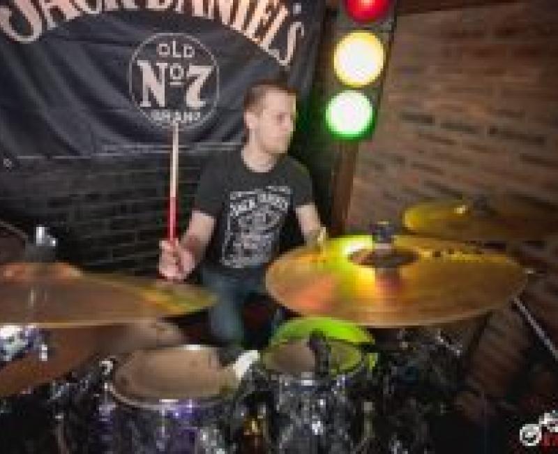 Не имей сто рублей, а имей сто друзей